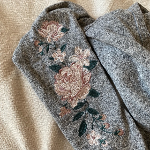Urban heritage grey embroidered sweater - Picture 3 of 3